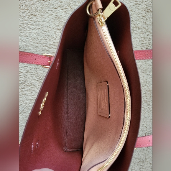 Coach Mollie 25 Taffy Pink and Gold Crossbody Bag with Sophisticated Design - Picture 3 of 4